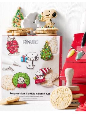 Williams Sonoma Peanuts Impression Cookie Cutter Kit